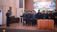 Bupati Aceh Besar H Muharram Idris (Syech Muharram) melantik kepengurusan MAA Kabupaten Aceh Besar periode 2026-2031 di Aula Balai Guru dan Tenaga Kependidikan (BGTK) Lubok Sukon, Kecamatan Ingin Jaya, Aceh Besar, Senin (5/10/2026). Foto : Prokopim Pemkab Aceh Besar